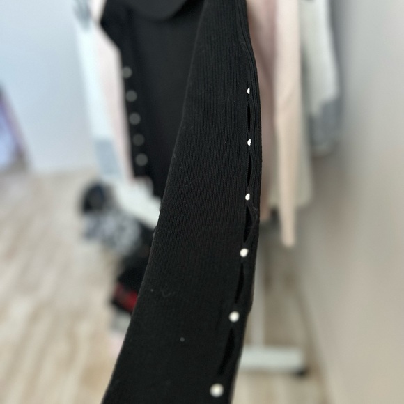 White House black market off the shoulder sweater - Picture 3 of 3